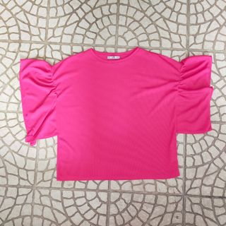 ザラ(ZARA)のZARA トップス　M〜L(カットソー(半袖/袖なし))