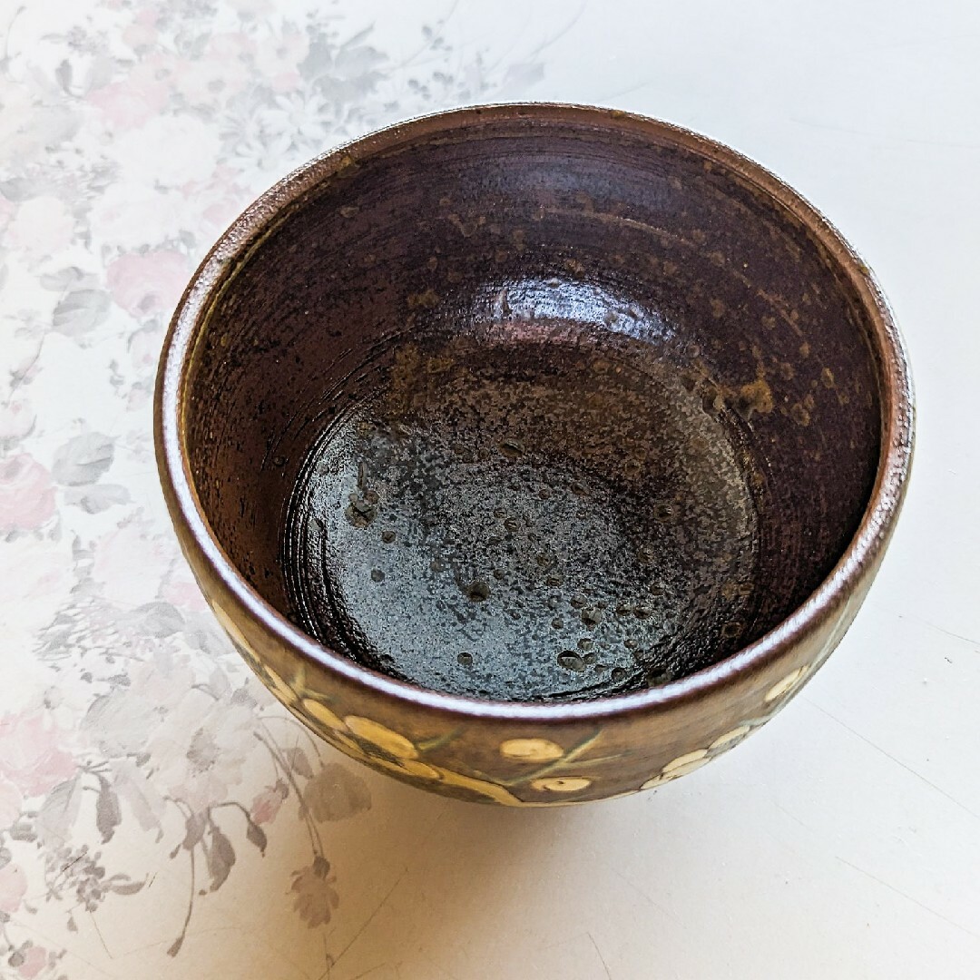 日本の美【値下げ】　九谷焼 美山造 金彩梅絵茶碗 箱付き