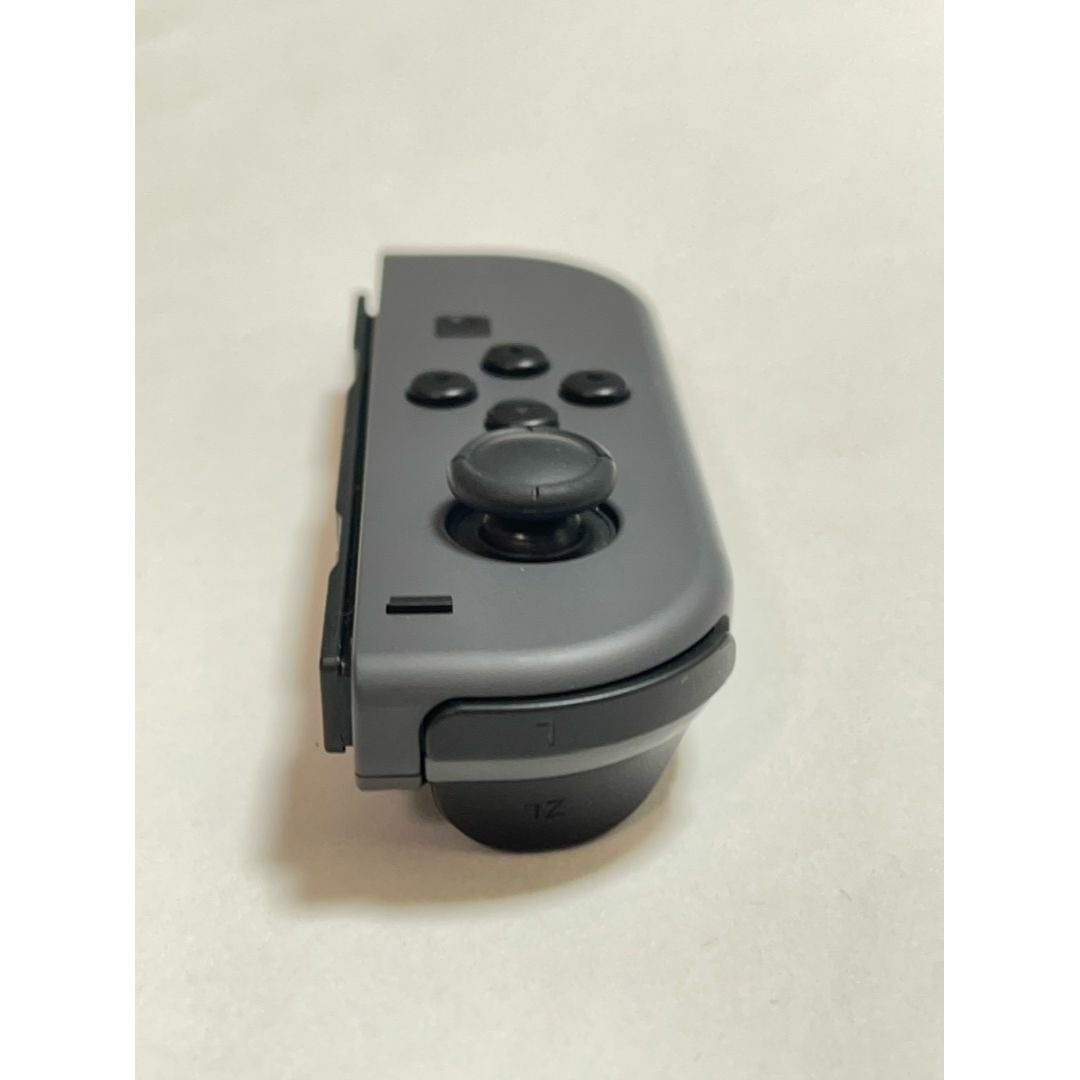 Nintendo Switch(ニンテンドースイッチ)の美品　Joy-Con　 左　グレー　ニンテンドースイッチ エンタメ/ホビーのゲームソフト/ゲーム機本体(家庭用ゲーム機本体)の商品写真