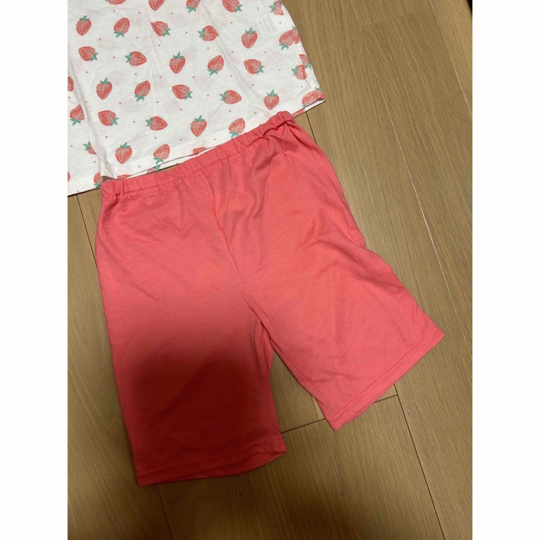 いちご模様パジャマ　130 キッズ/ベビー/マタニティのキッズ服女の子用(90cm~)(パジャマ)の商品写真