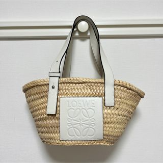 ロエベ(LOEWE)の美品 ロエベ カゴバッグ　スモールサイズ　ホワイト(かごバッグ/ストローバッグ)