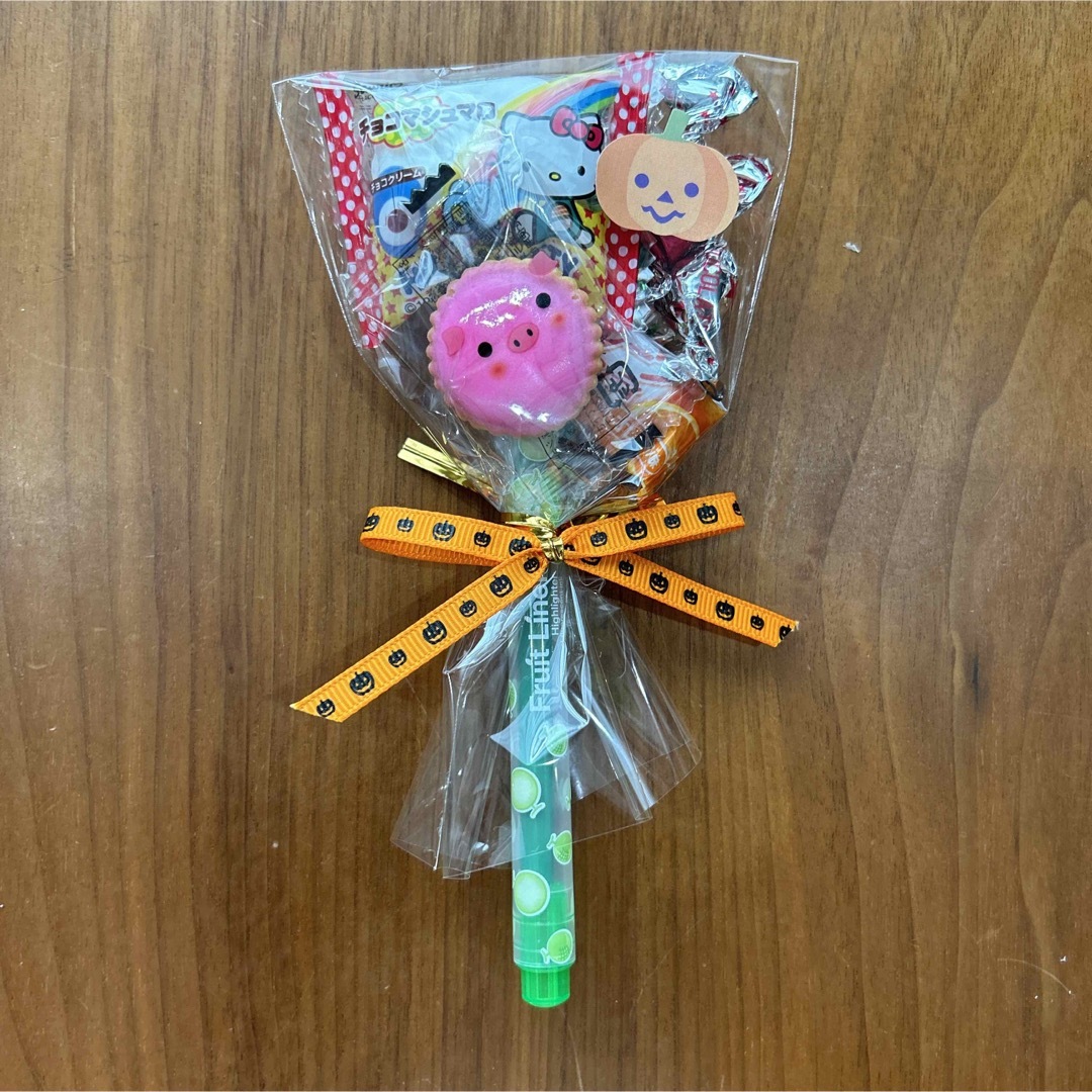 ハロウィン プチギフト ペン付きお菓子ブーケの通販 by ハロウィン プチギフト ペン付きお菓子ブーケの通販 by