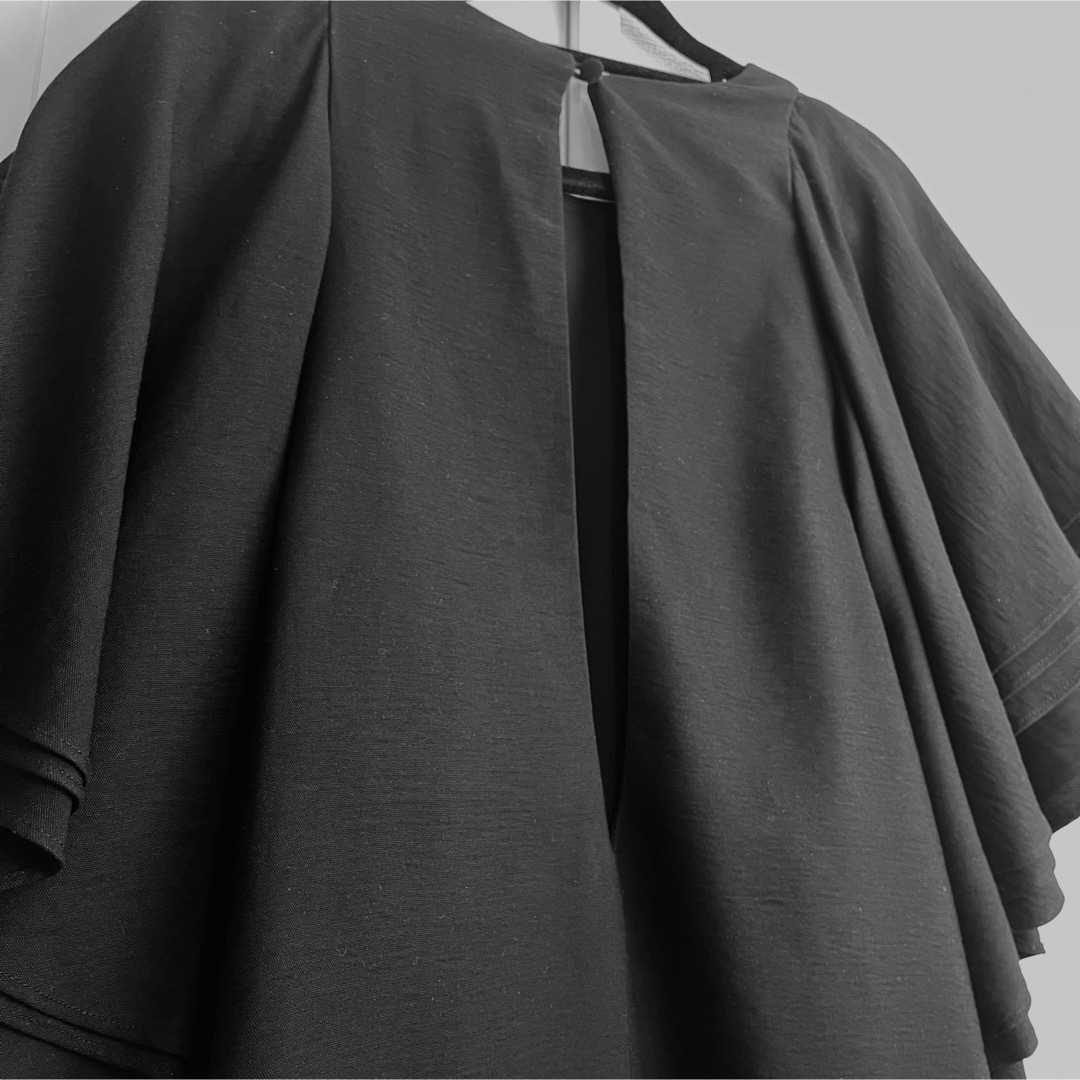 C/MEO COLLECTIVE(カメオコレクティブ)のCAMEO  袖　ドレープ　ワンピース　ブラック レディースのワンピース(ミニワンピース)の商品写真