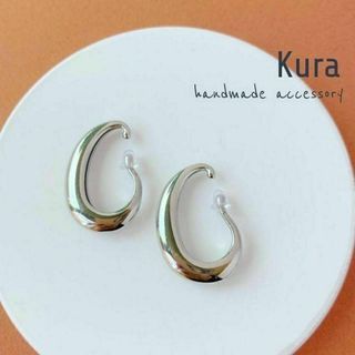シルバーイヤーカフの通販 by Kura*ピアスに見えるイヤリング|ラクマ