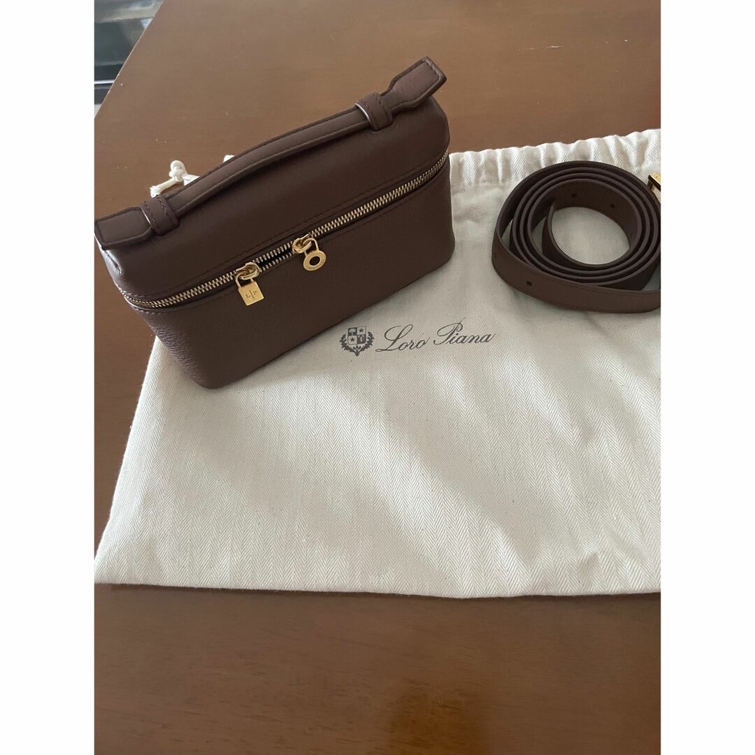 LORO PIANA(ロロピアーナ)のロロピアーナ ポーチ レディースのバッグ(ハンドバッグ)の商品写真