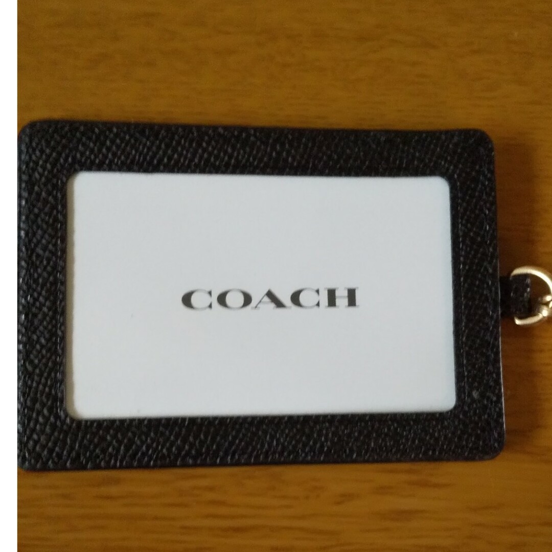 COACH(コーチ)の（新品未使用）黒色COACH定期入れ レディースのファッション小物(名刺入れ/定期入れ)の商品写真