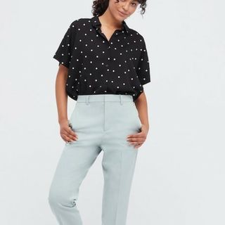 ユニクロ(UNIQLO)のUNIQLO　ドットブラウス　半袖(シャツ/ブラウス(半袖/袖なし))