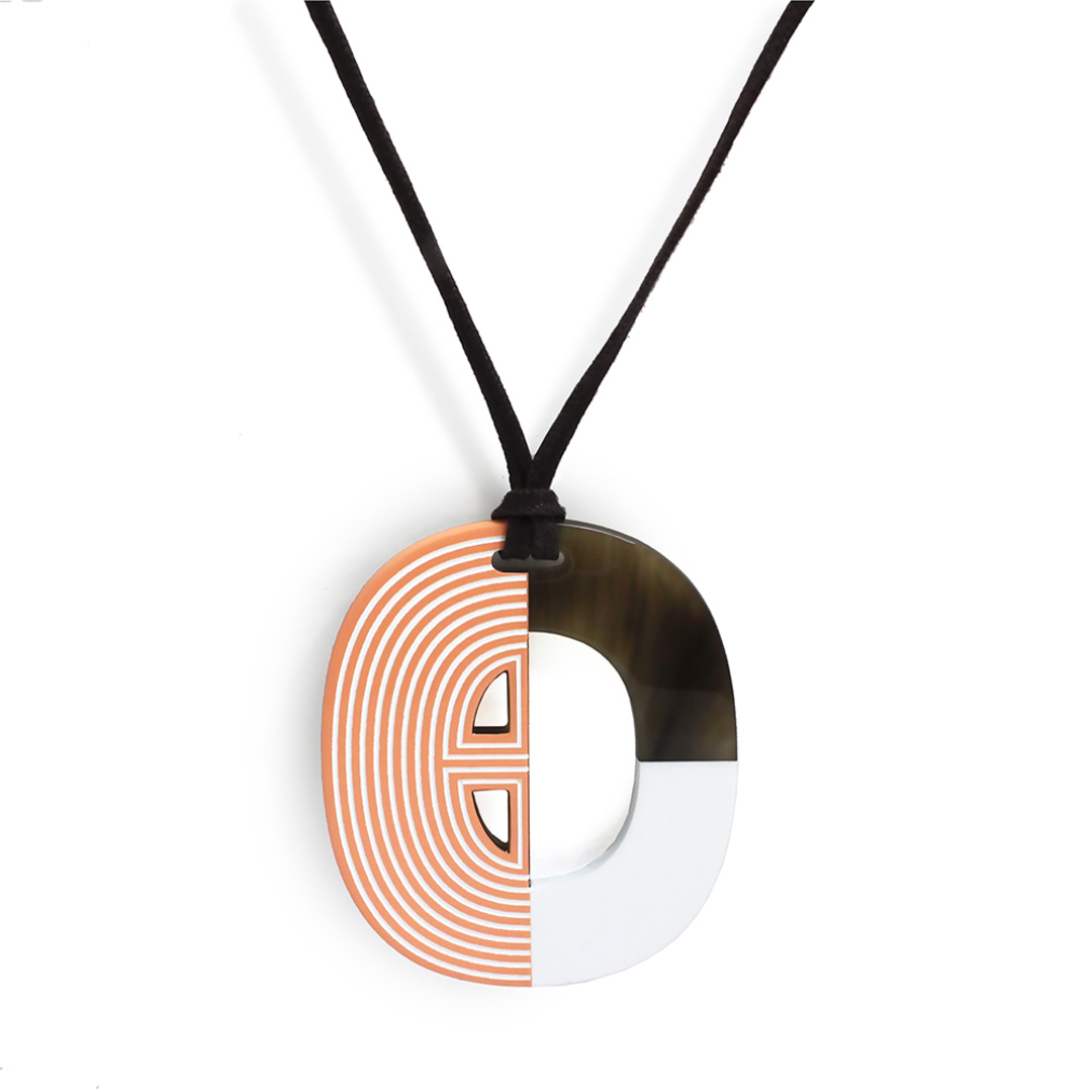 エルメス HERMES バッファローホーンとラッカー ウッドのネックレス-