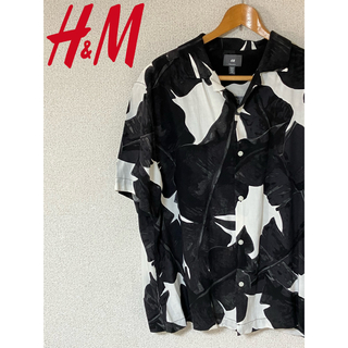 エイチアンドエム(H&M)のリーフ ボタニカル 黒 白 総柄 開襟 アロハ ブラック ホワイト(シャツ)