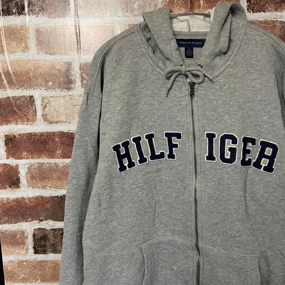 TOMMY HILFIGER(トミーヒルフィガー)のA19 TOMMY HILFIGER ジップパーカー 古着 グレーパーカー メンズのトップス(パーカー)の商品写真