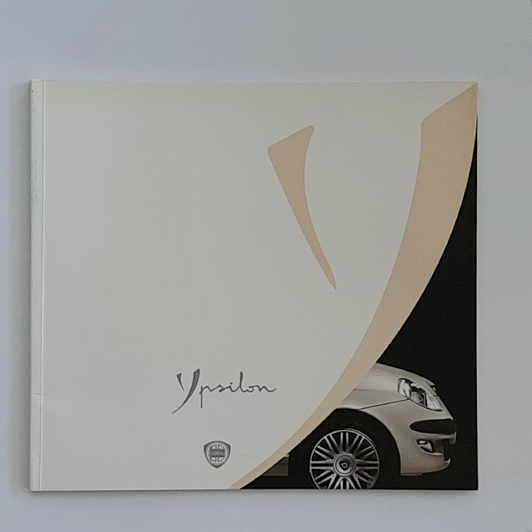 LANCIA Ypsilon カタログ2冊セット 自動車/バイクの自動車(カタログ/マニュアル)の商品写真