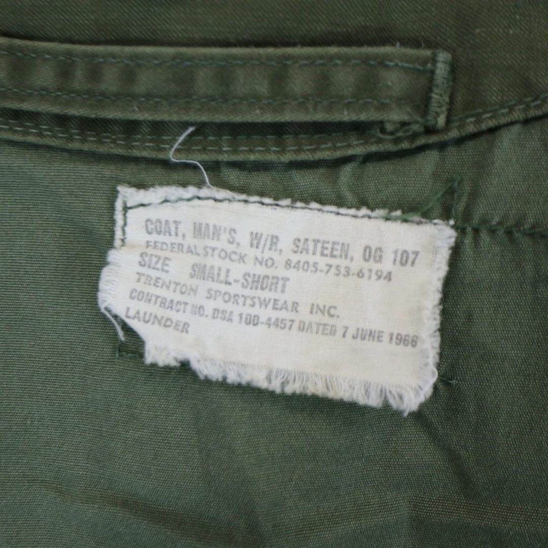 60年代 US. AIR FORCE 米軍 実物 W/R コットンサテン キャトルジャケット ミリタリー グリーン (メンズ S-S) 中古 古着 N5351 レディースのジャケット/アウター(その他)の商品写真