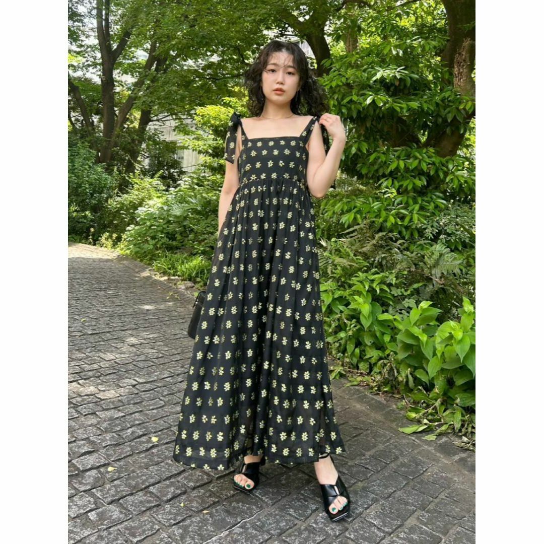 即完売品 新品 LILY BROWN ショルダーリボンワンピース FLOWER