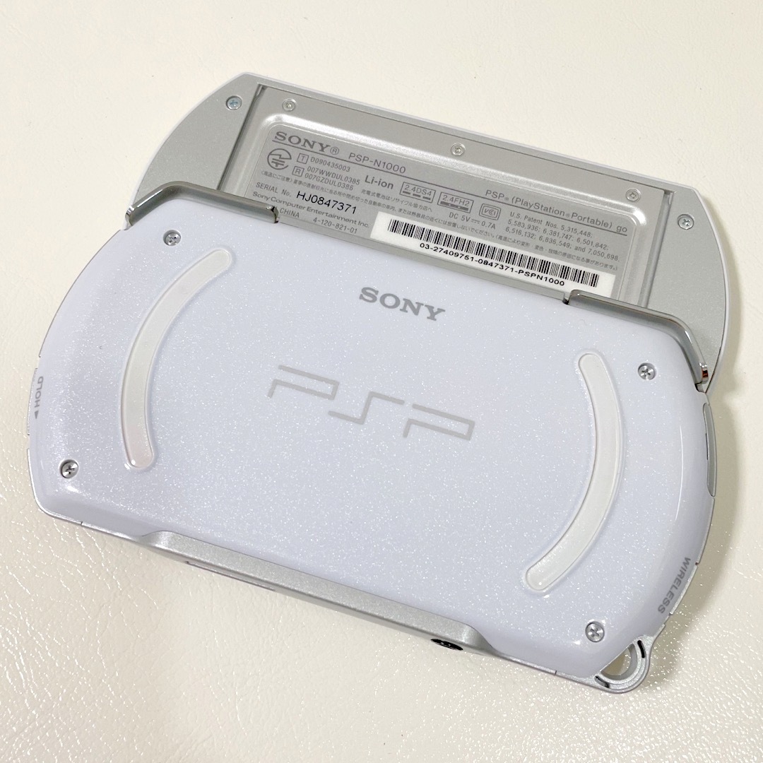 PlayStation Portable - PSPgo 本体 ホワイト 充電器 ACアダプター ...