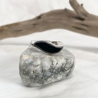 マルタンマルジェラ(Maison Martin Margiela)の【匿名発送】【限定】VTG Onyx Wave SV925 Ring(リング(指輪))