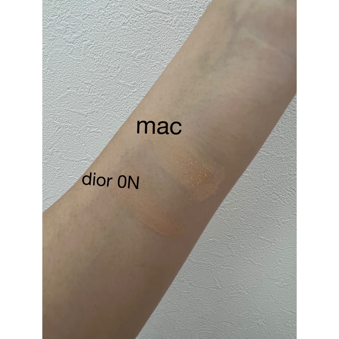 MAC(マック)のMAC ライトフルC3 ナチュラルシルクファンデーション　NC15 コスメ/美容のベースメイク/化粧品(ファンデーション)の商品写真