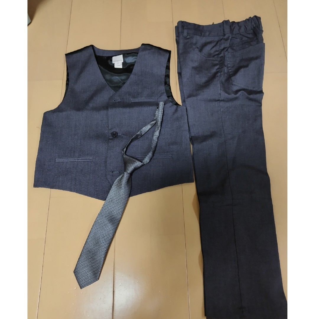 男の子　スーツセット　サイズ130 キッズ/ベビー/マタニティのキッズ服男の子用(90cm~)(ドレス/フォーマル)の商品写真