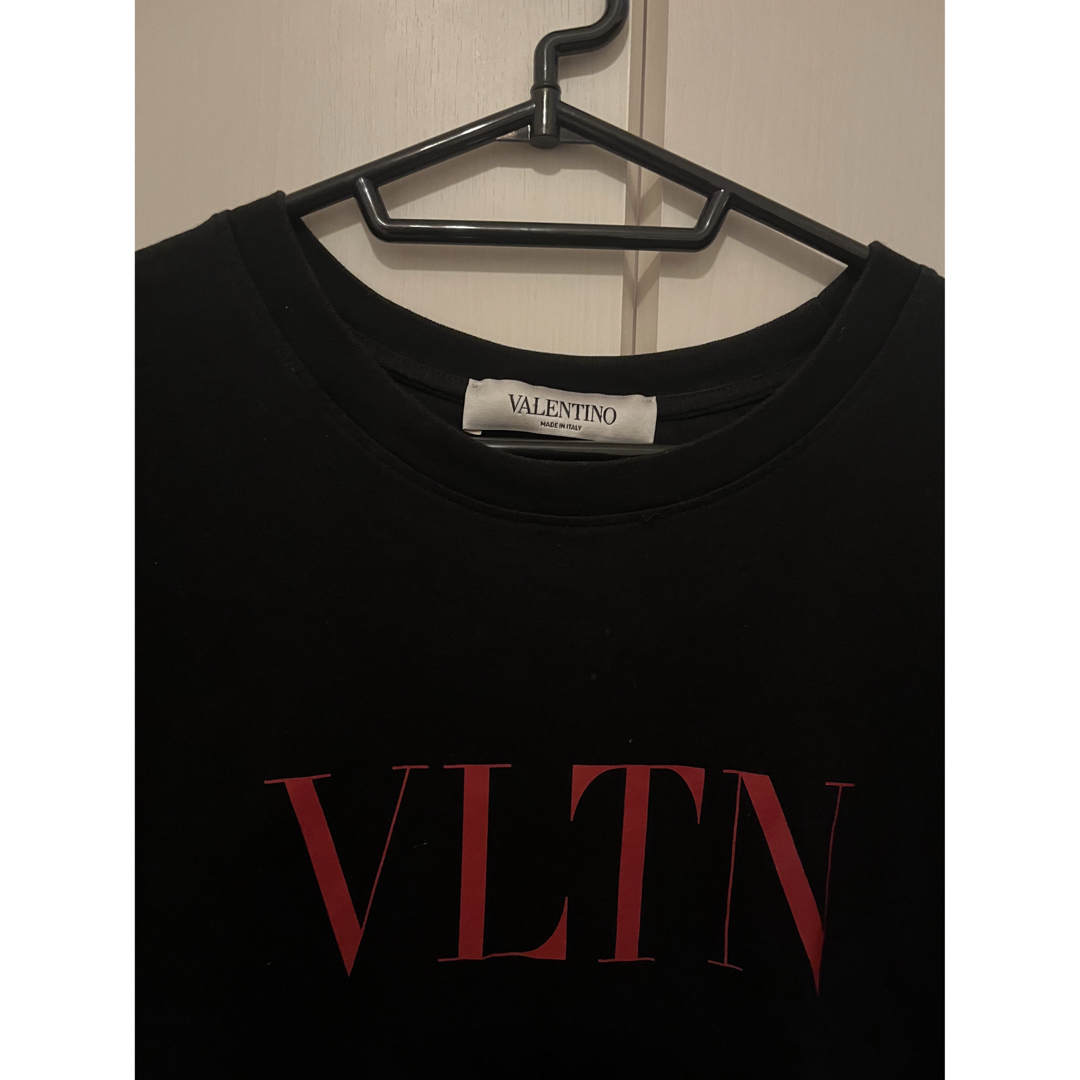 VALENTINO(ヴァレンティノ)の黒Tシャツ　VALENTINO VLTN ヴァレンティノ メンズのトップス(Tシャツ/カットソー(半袖/袖なし))の商品写真