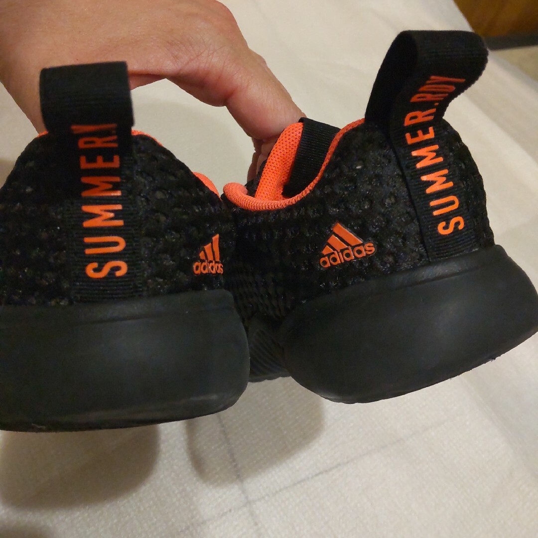 adidas(アディダス)のアディダス サンダル 16cm キッズ/ベビー/マタニティのキッズ靴/シューズ(15cm~)(サンダル)の商品写真