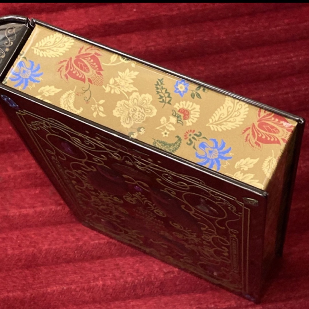 卓抜卓抜カルディハロウィン 魔法辞書 クッキー缶 クッキー入り カルディ缶 容器 カルディ ハロウィン 魔法辞書 クッキー缶