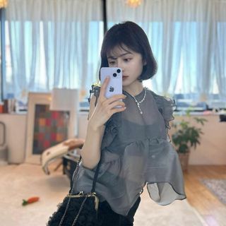 入手困難 新品 Bibiy. CHLOE PEPURAMU TOP GRAYの通販 by ほぼ