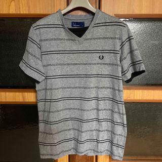 フレッドペリー(FRED PERRY)のFRED PERRY/フレッドペリー　Vネック　Tシャツ　グレー　ボーダー柄(Tシャツ/カットソー(半袖/袖なし))