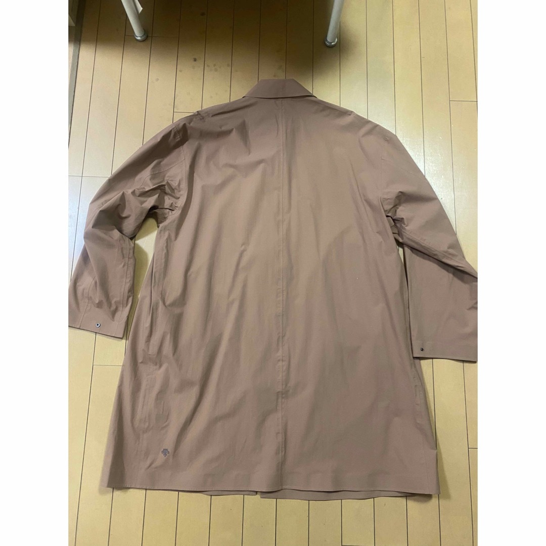 着用数回定価47300円デサントポーズナイロンコートMオーバーサイズコート 季節がきましたね人気‼️デサント ジャケット 未着用タグ付き