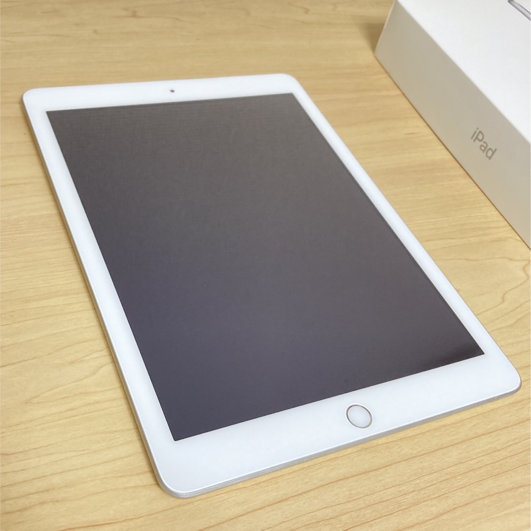 13日まで 040)Apple iPad 第5世代 WiFi 32GB シルバー