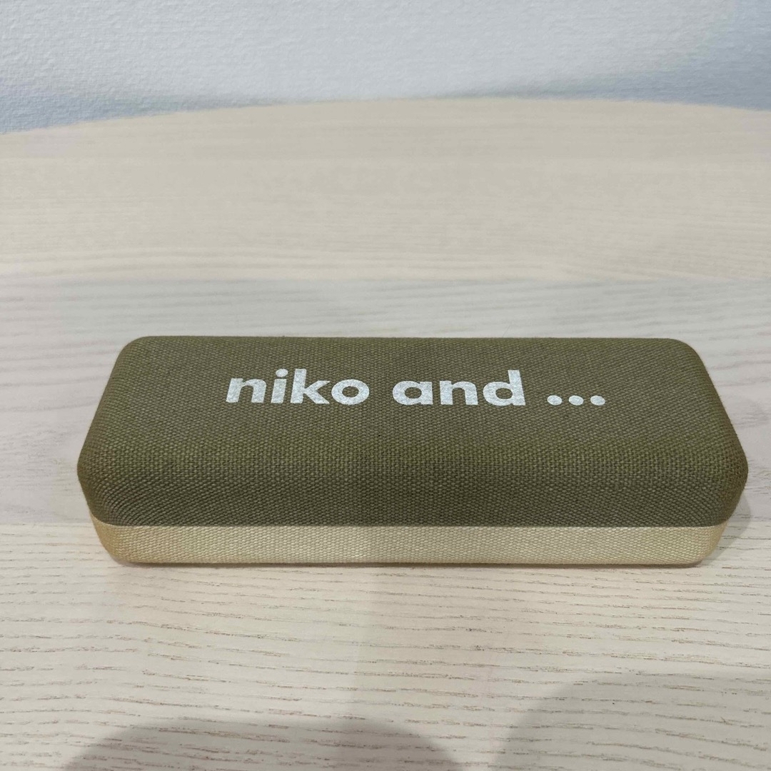 niko and...(ニコアンド)のniko and...  ケース付き　ファッショングラス　伊達メガネ メンズのファッション小物(サングラス/メガネ)の商品写真