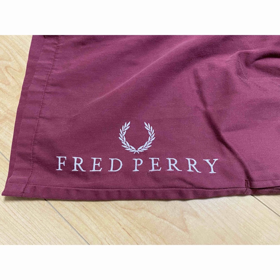 FRED PERRY(フレッドペリー)のFRED PERRY フレッドペリー ショートパンツ 赤 M メンズのパンツ(ショートパンツ)の商品写真