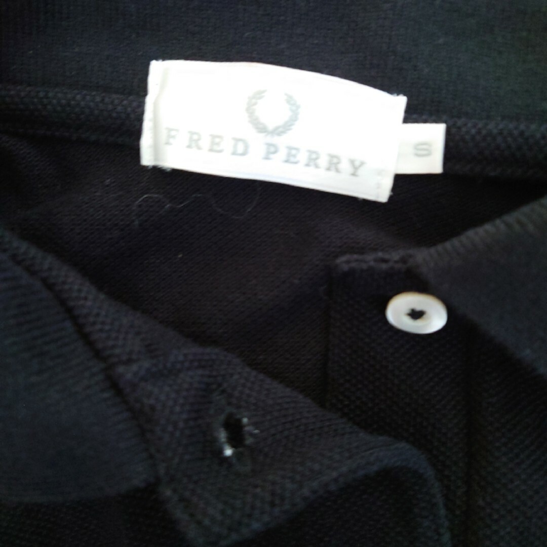 フレッドペリー　S　ノースリ　ポロシャツ　黒 レディースのトップス(ポロシャツ)の商品写真