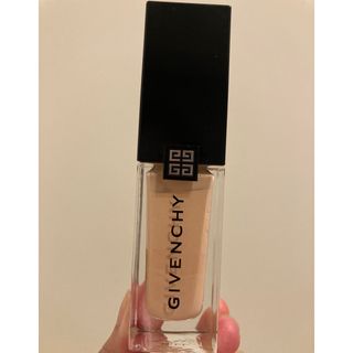 ジバンシィ(GIVENCHY)のGIVENCHY  プリズム・リーブル・スキンケアリング・グロウ　1-C105(ファンデーション)