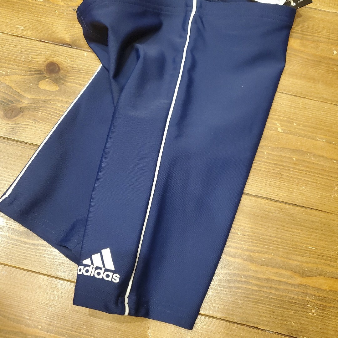 adidas(アディダス)の⭐　新品未使用　アディダス　スクール水着　130cm　紺色 　⭐ キッズ/ベビー/マタニティのキッズ服男の子用(90cm~)(水着)の商品写真