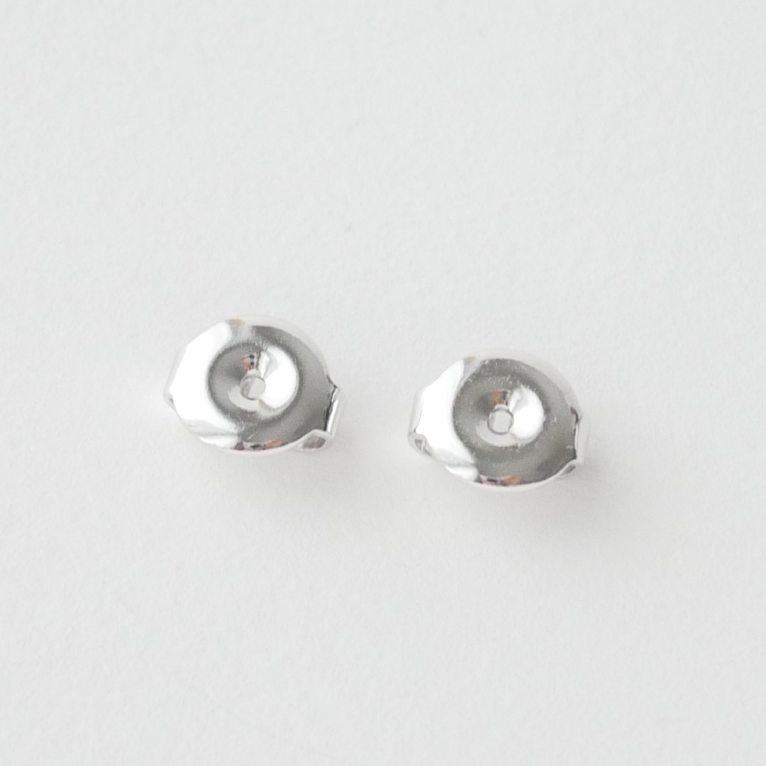 極美品【ミキモト】現行品 K18WG フラワーモチーフ ダイヤモンド ピアス