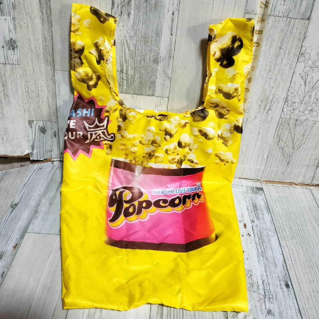 嵐(アラシ)のpopcorn レジ袋タイプ エコバッグ　小 エンタメ/ホビーのタレントグッズ(アイドルグッズ)の商品写真