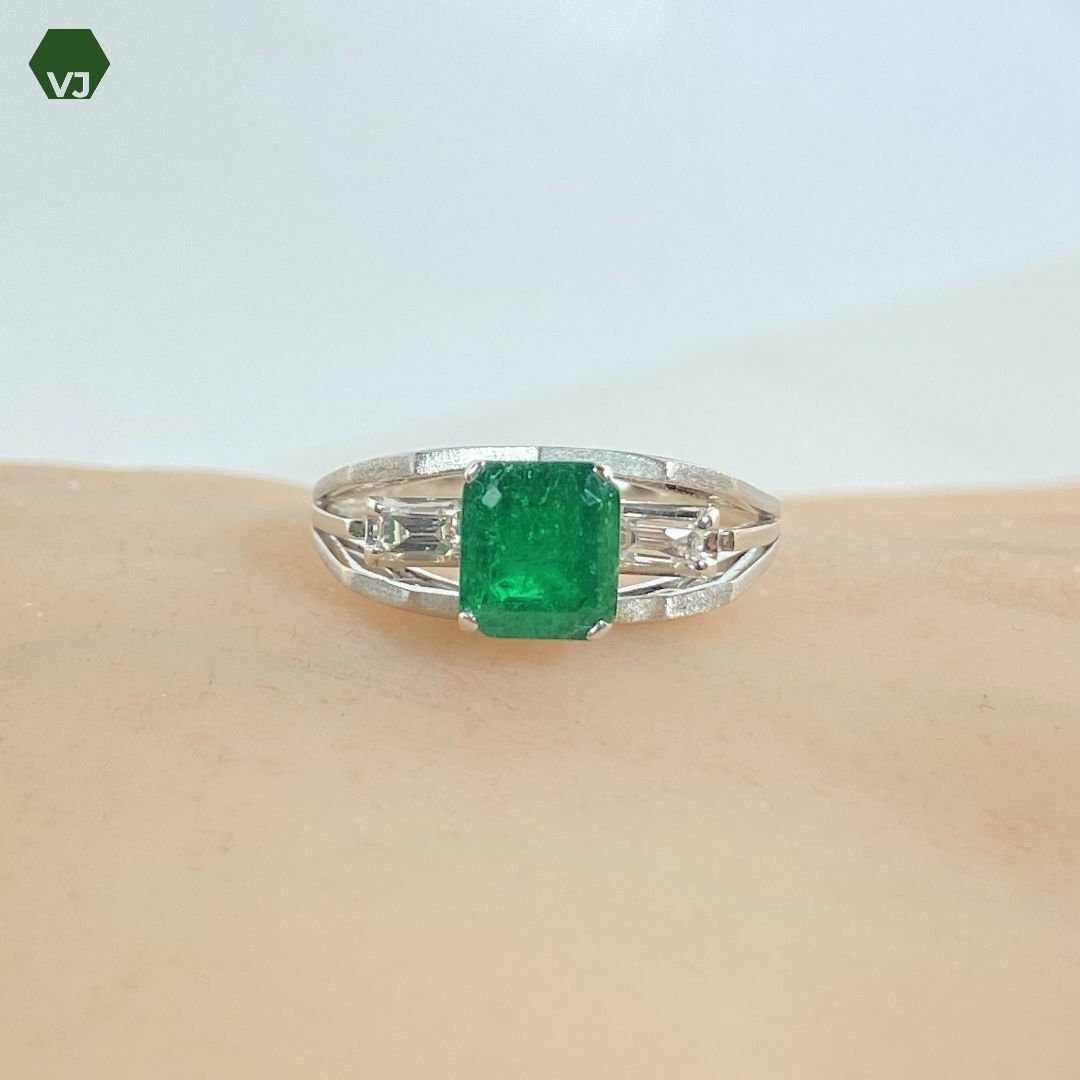 22-7】エメラルド ダイヤモンド リング E0.82ct 22-7】エメラルド ダイヤモンド リング E0.82ct