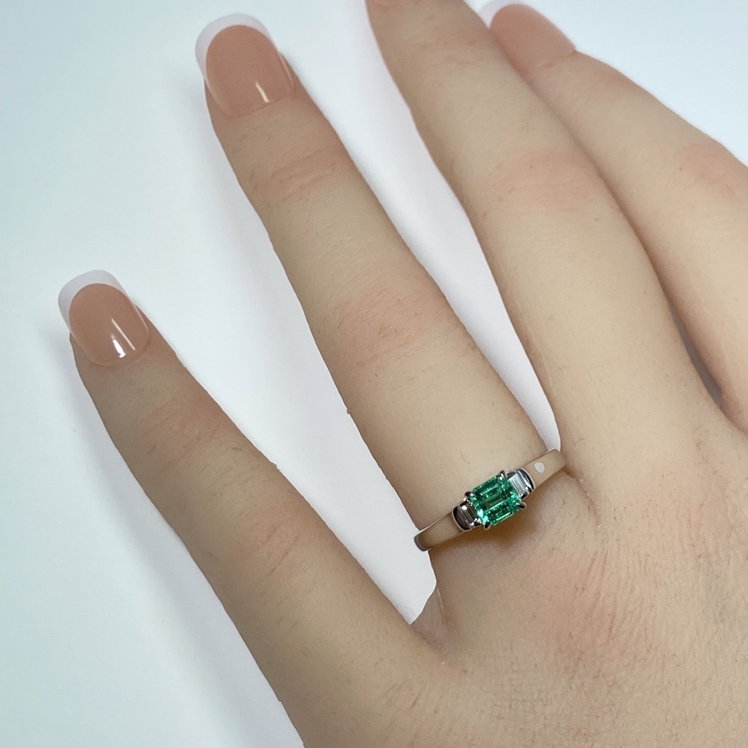 【22-8】エメラルド　ダイヤモンド　リング　E0.46ct　D0.09ct  レディースのアクセサリー(リング(指輪))の商品写真