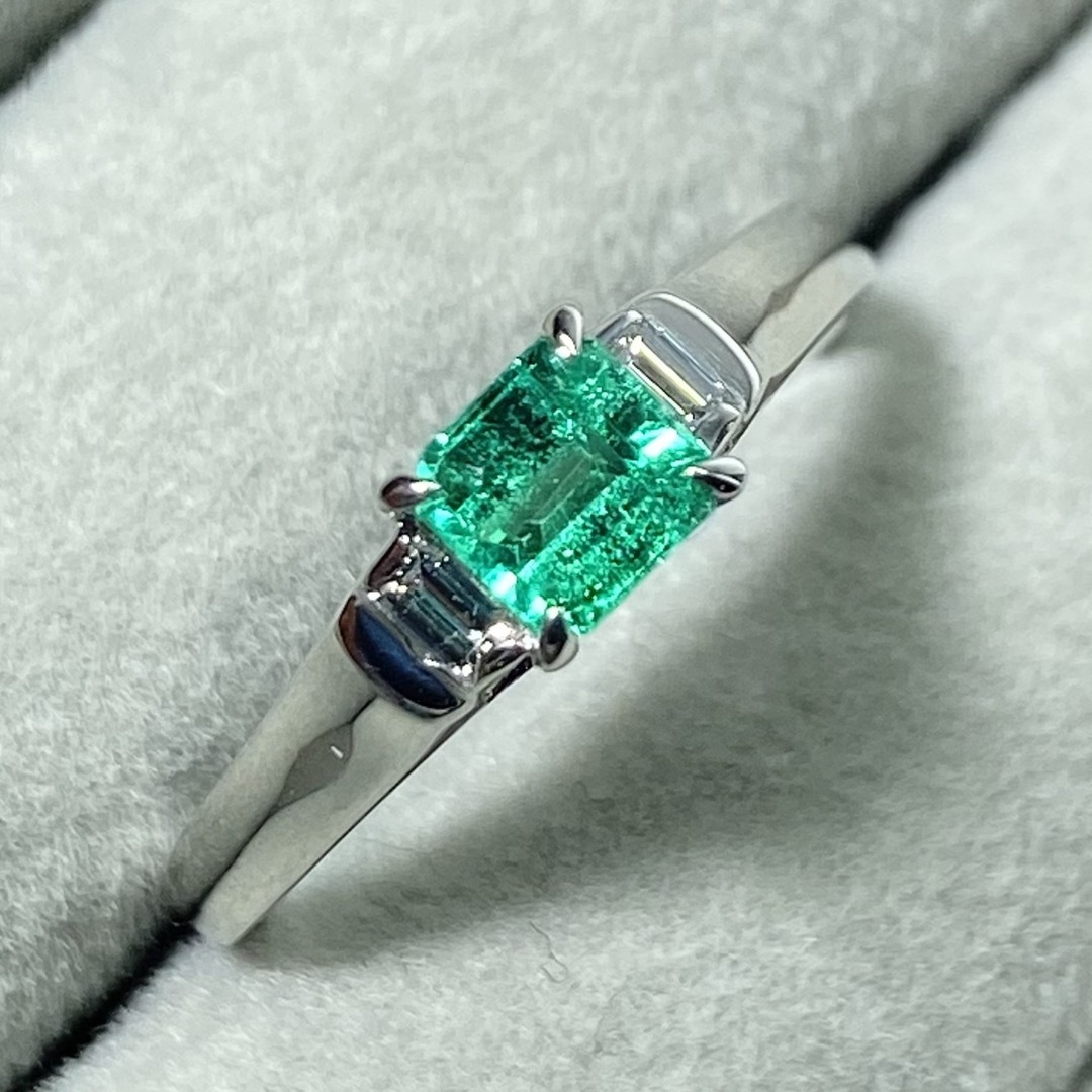 【22-8】エメラルド　ダイヤモンド　リング　E0.46ct　D0.09ct  レディースのアクセサリー(リング(指輪))の商品写真