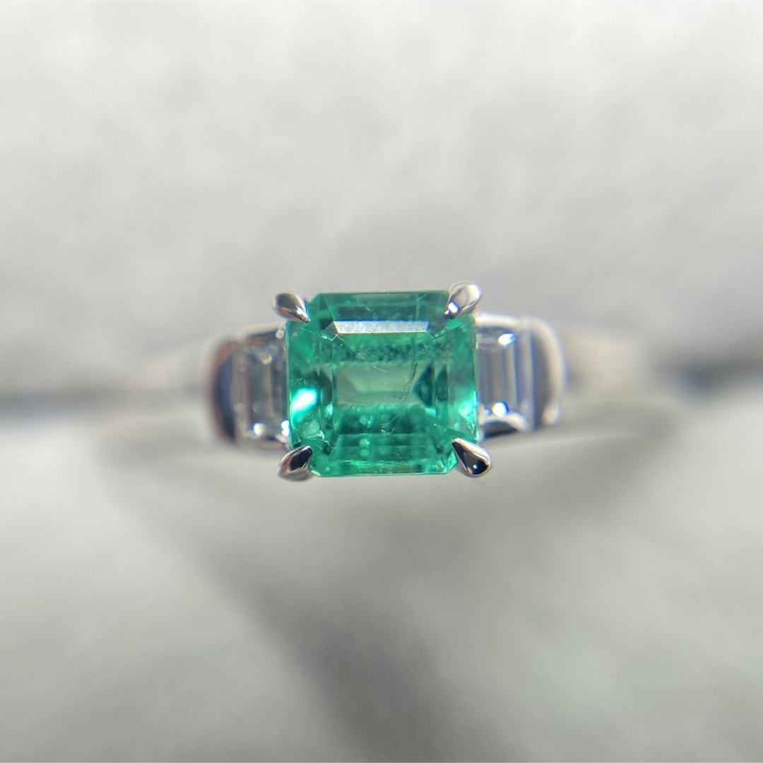 【22-8】エメラルド　ダイヤモンド　リング　E0.46ct　D0.09ct  レディースのアクセサリー(リング(指輪))の商品写真