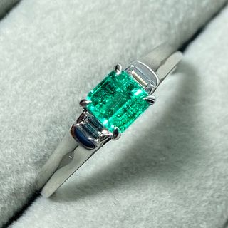 【22-8】エメラルド　ダイヤモンド　リング　E0.46ct　D0.09ct (リング(指輪))