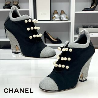 シャネル(CHANEL)の6209 シャネル サテン パール ブーティ ブラック シルバー(ブーツ)