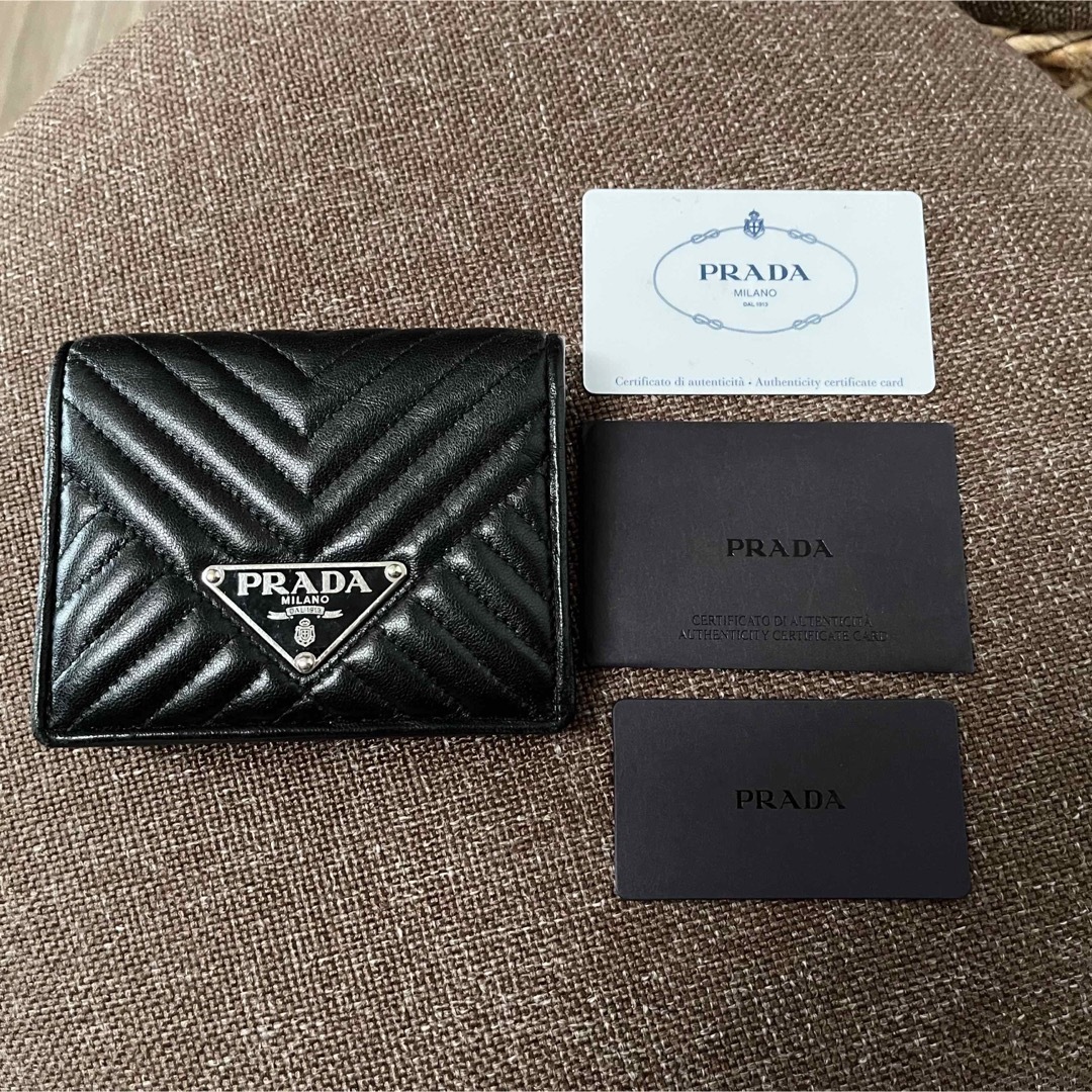 PRADA キルティング1MV204 2CET F0002三角ロゴ二つ折り財布