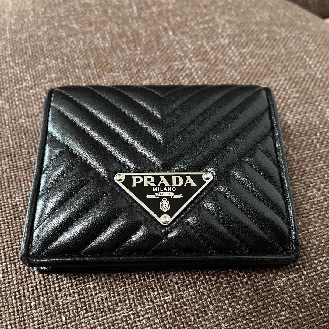 PRADA キルティング1MV204 2CET F0002三角ロゴ二つ折り財布