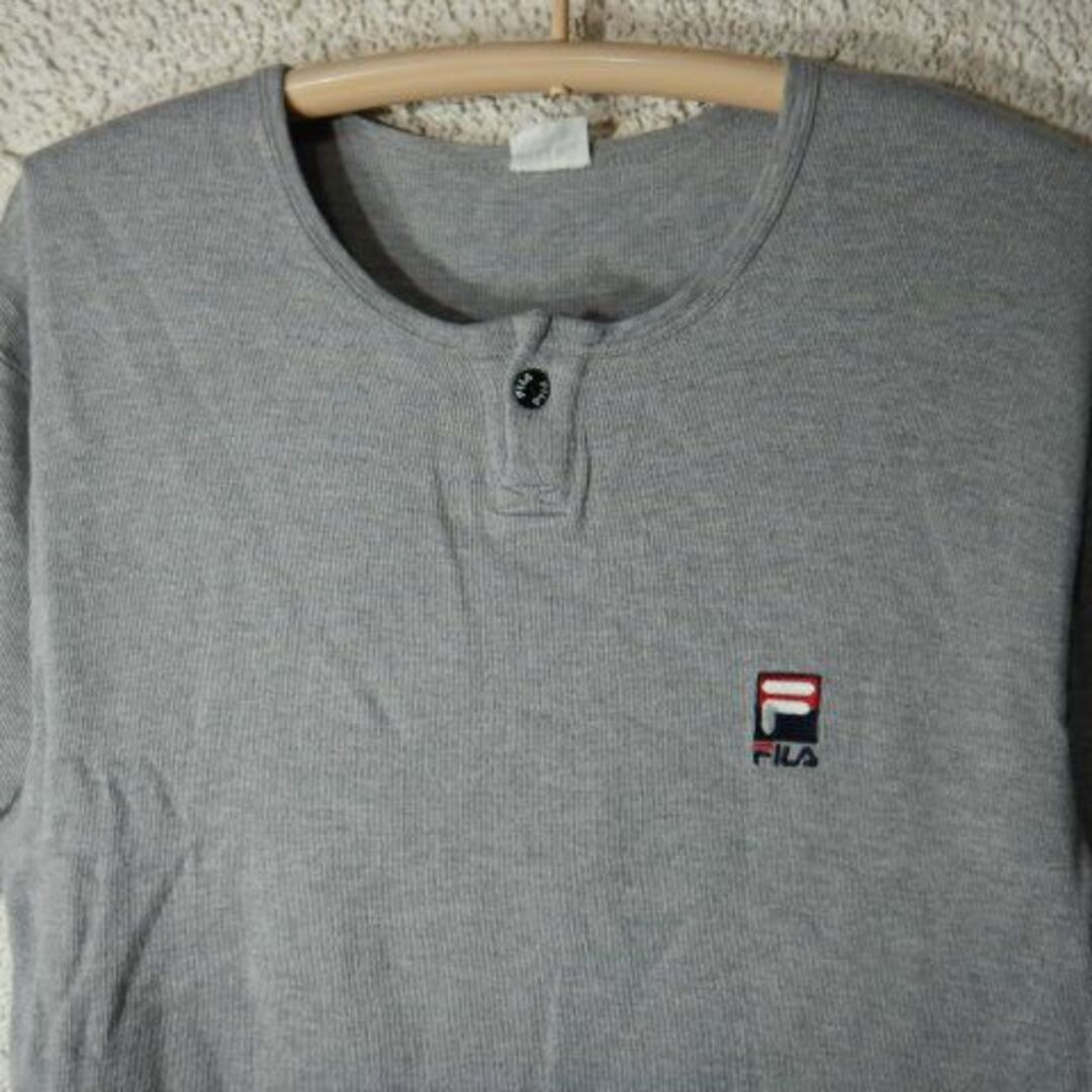 FILA(フィラ)のo6875　FILA　フィラ　半袖　ヘンリーネック　デザイン　tシャツ メンズのトップス(Tシャツ/カットソー(半袖/袖なし))の商品写真