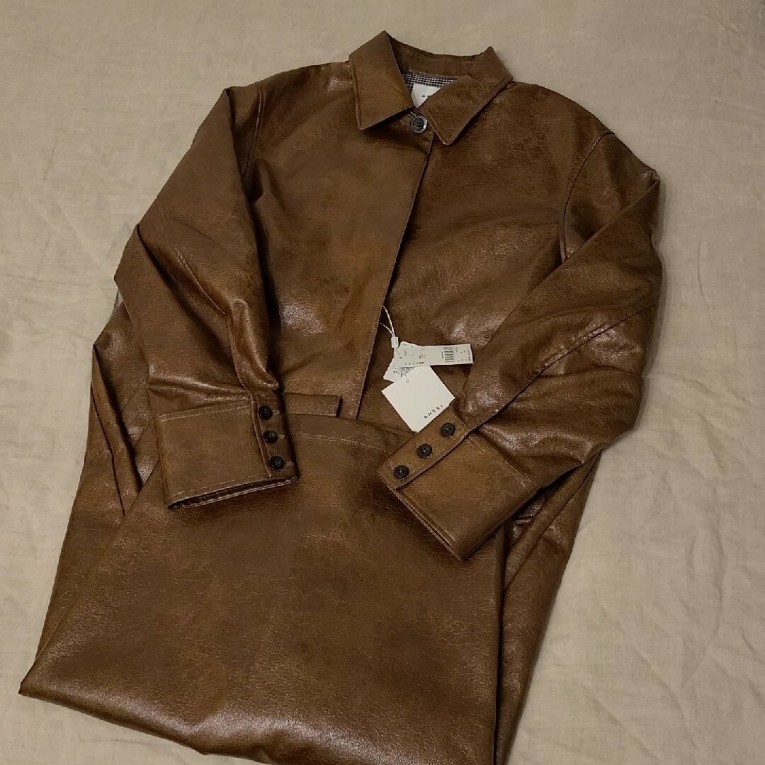 Ameri VINTAGE(アメリヴィンテージ)のCRASH FAKE LEATHER COAT レディースのジャケット/アウター(ロングコート)の商品写真