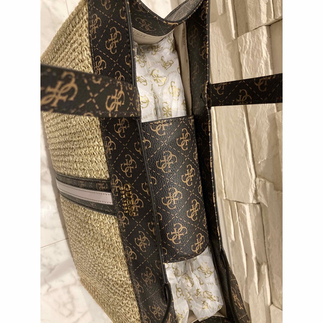 GUESS(ゲス)の[GUESS] KASINTA RAFFIA Tote メンズのバッグ(トートバッグ)の商品写真