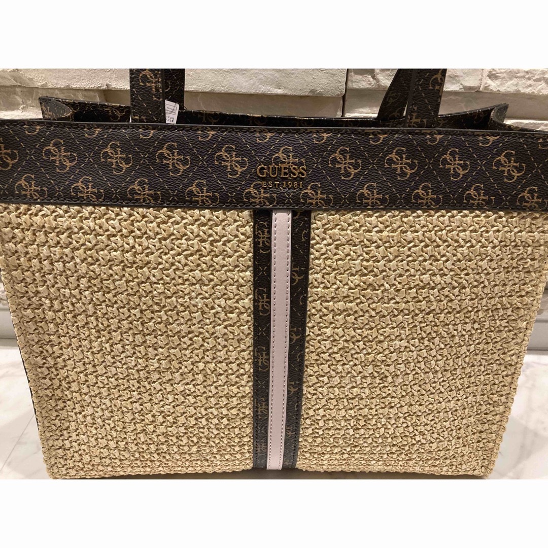 GUESS(ゲス)の[GUESS] KASINTA RAFFIA Tote メンズのバッグ(トートバッグ)の商品写真