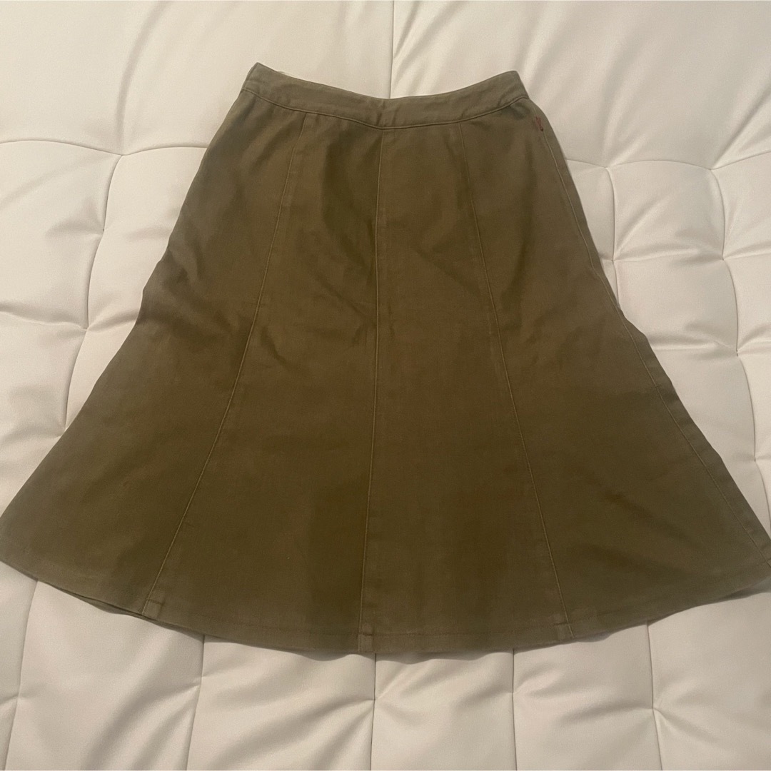 23区(ニジュウサンク)のオリーブグリーンのデニムスカート/23区 レディースのスカート(ひざ丈スカート)の商品写真