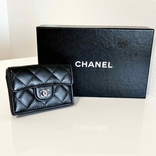 シャネル(CHANEL)のCHANEL シャネル フラップ コンパクトウォレット 折り財布 ブラック 黒(財布)