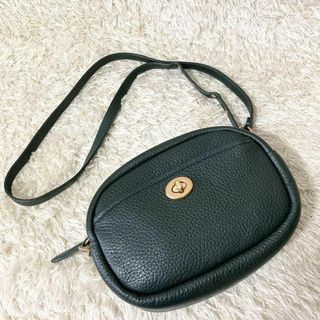 コーチ(COACH)の極美品 現行 COACH カメラバッグ ダークグリーン シボ革 ターンロック(ショルダーバッグ)